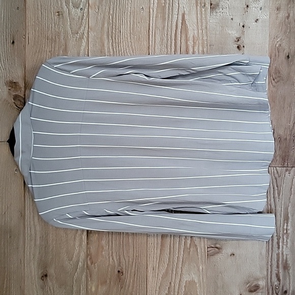 Soma Gray and White Size Small Cool Nights Notch Collar Long Sleeve PJ Top NEW! - Picture 7 of 7